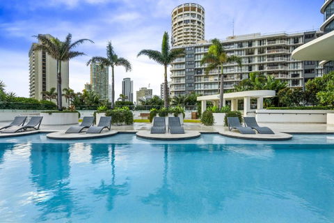 LUXURY HIGH FLOOR 3 Bedroom Unit With OCEAN Views - Q Stay - Sunshine Coast Guide 0