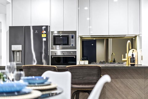 LUXURY HIGH FLOOR 3 Bedroom Unit With OCEAN Views - Q Stay - Sunshine Coast Guide 2