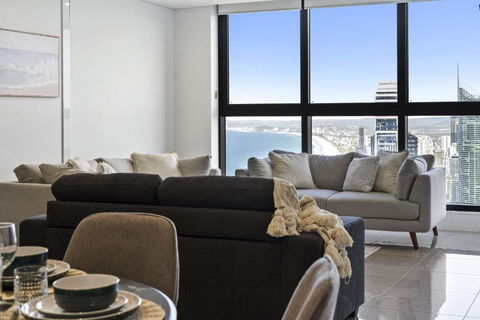 LUXURY HIGH FLOOR 3 Bedroom Unit With OCEAN Views - Q Stay - Sunshine Coast Guide 3