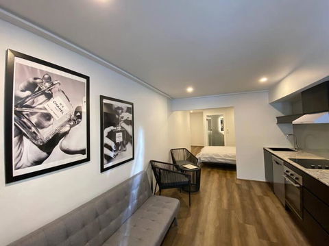 Luxury Inner-west Flat W/ Breakfast And Coffee Included! - Sunshine Coast Guide 2