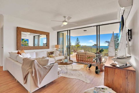 Luxury Personified On Alex - Beach Views 2 Bed - Sunshine Coast Guide 3