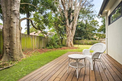 Luxury Retreat & Spacious 4BR House In Willoughby - Sunshine Coast Guide 1