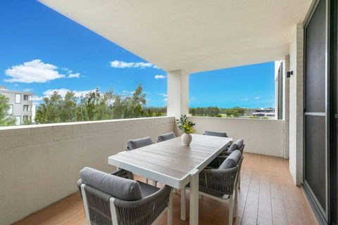Luxury Waterfront 2 Bed Near Olympic Park & Parra - Sunshine Coast Guide 0