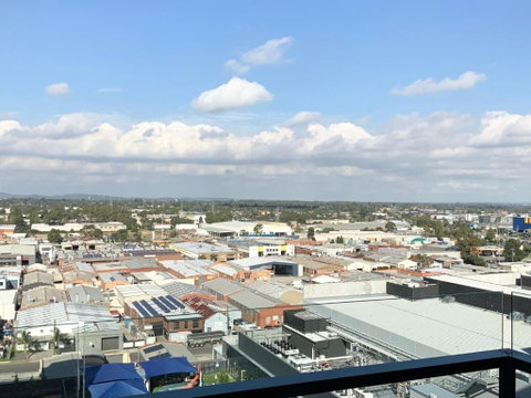 M-city Apartment - Executive Twin King Ensuites - Fully Equipped - Free Parking, Fast Wifi, Smart TV, Netflix, Complementary Drinks & Amenities - M-city Shopping Centre Clayton 3168 - Sunshine Coast Guide 3