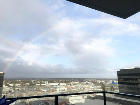 M-city Apartment - Executive Twin King Ensuites - Fully Equipped - Free Parking, Fast Wifi, Smart TV, Netflix, Complementary Drinks & Amenities - M-city Shopping Centre Clayton 3168 - Sunshine Coast Guide 2