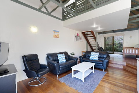 MAIN STAY - 100m To Patrolled Beach, Pool, Wifi, Close To Cafes - Sunshine Coast Guide 2