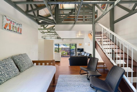 MAIN STAY - 100m To Patrolled Beach, Pool, Wifi, Close To Cafes - Sunshine Coast Guide 1