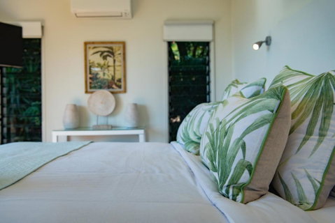 MANDALAY ESCAPE, SECLUSION & SERENITY WITH A POOL - Sunshine Coast Guide 2