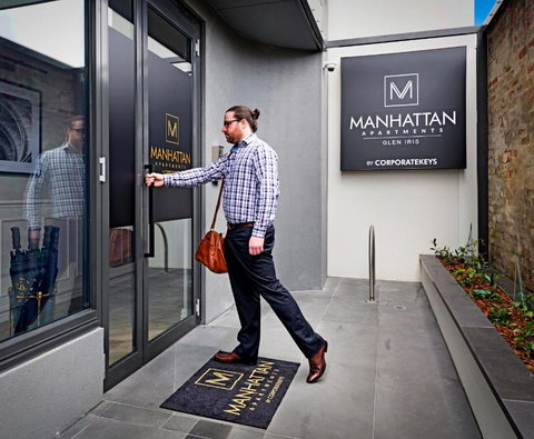 Manhattan Apartments - Glen Iris - Sunshine Coast Guide 1