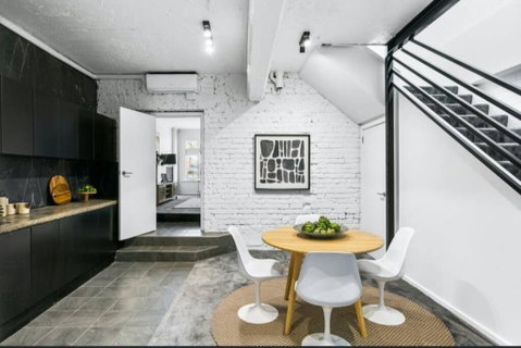 MANHATTAN STYLE 3 STORY LUXURY IN ST PETERS - Sunshine Coast Guide 1