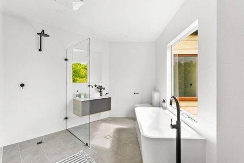MANHATTAN STYLE 3 STORY LUXURY IN ST PETERS - Sunshine Coast Guide 3