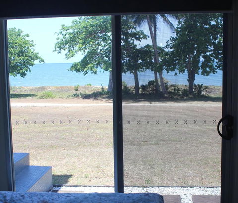 Manta Ray On The Beach - Sunshine Coast Guide 1