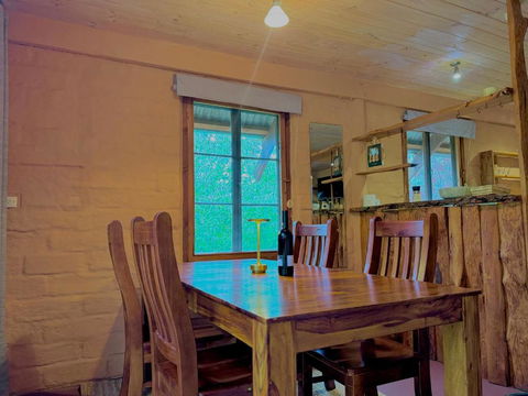 Maccys Cottages - Sunshine Coast Guide 1