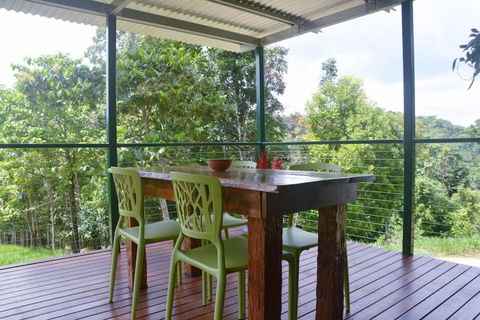 Mena Creek Flower House - Sunshine Coast Guide 0