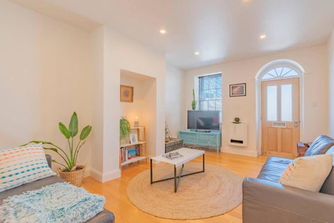 MELVINGTON BOUTIQUE APARTMENT IN HOBART CBD O - Sunshine Coast Guide 0
