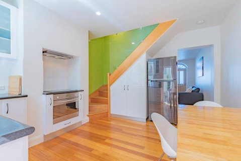 MELVINGTON BOUTIQUE APARTMENT IN HOBART CBD O - Sunshine Coast Guide 2