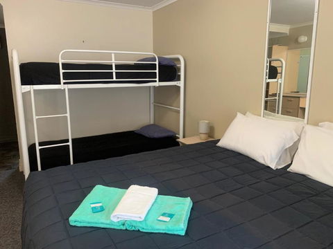 Mid Coast Motor Inn - Sunshine Coast Guide 1