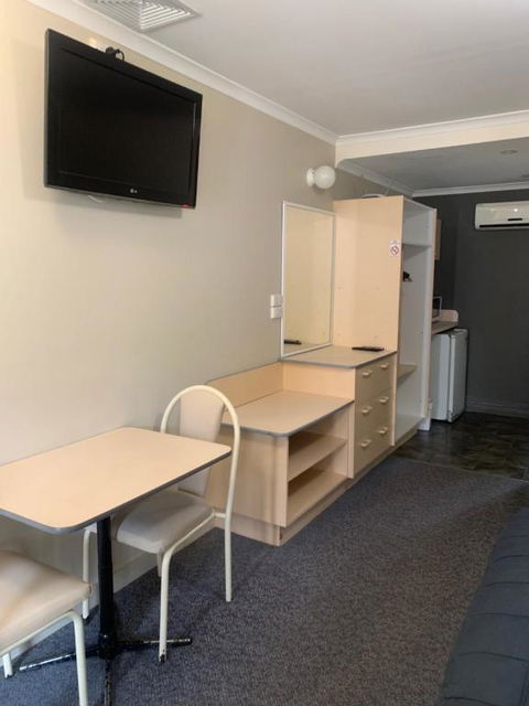 Mid Coast Motor Inn - Sunshine Coast Guide 3