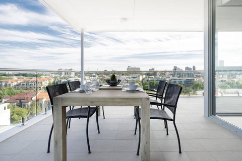 Minimalist Penthouse Condo With Skyline Vistas - Sunshine Coast Guide 0