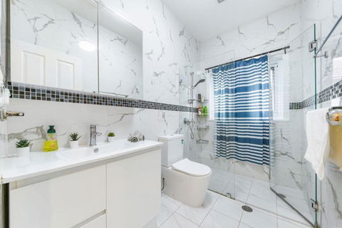 Mins To Mall Convenient 3 Beds Classic Charm Home - Sunshine Coast Guide 3