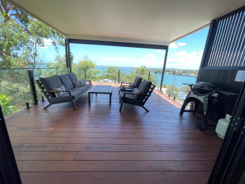 Mirrabooka Magic - Luxury By The Lake - Sunshine Coast Guide 0