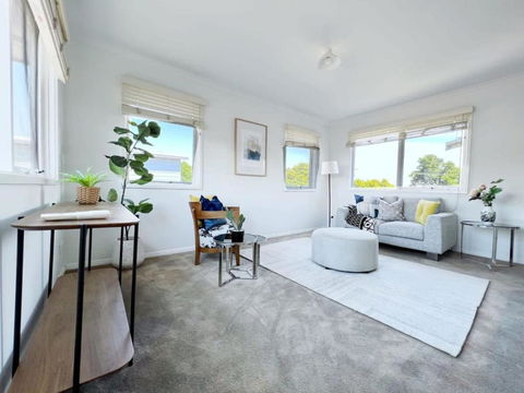 Modern And Elegant House With Swimming Pool - Sunshine Coast Guide 3