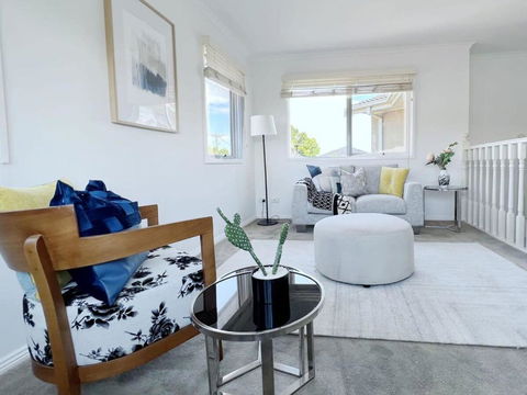 Modern And Elegant House With Swimming Pool - Sunshine Coast Guide 2
