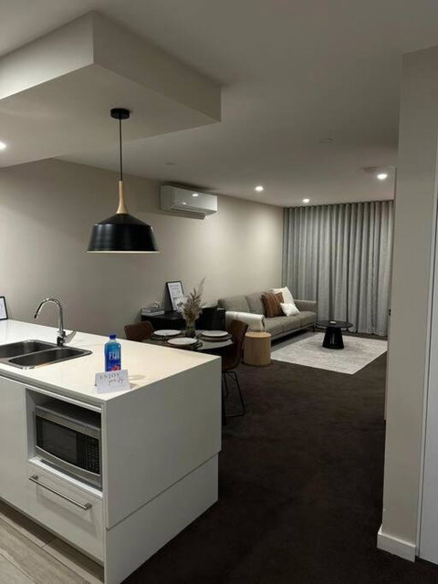 Modern Griffith Apartment - Sunshine Coast Guide 1