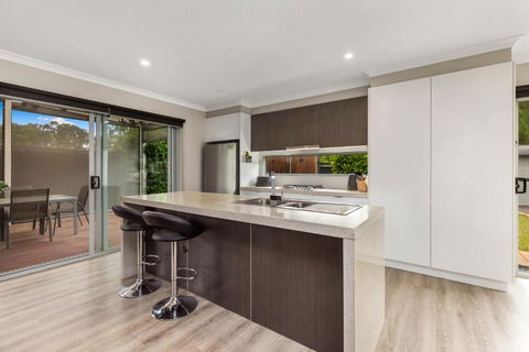 Modern Home Central To Everything - Sunshine Coast Guide 2