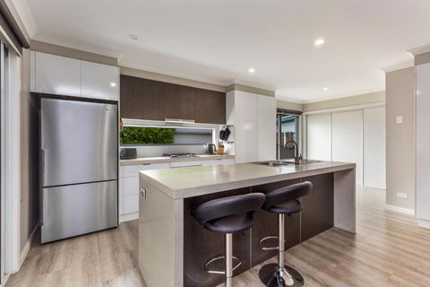 Modern Home Central To Everything - Sunshine Coast Guide 3