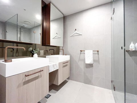 Modern Luxury 2B2B Sky Garden SmartTV - Sunshine Coast Guide 1