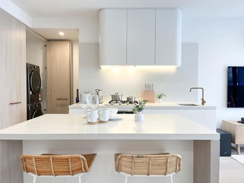 Modern Luxury 2B2B Sky Garden SmartTV - Sunshine Coast Guide 3