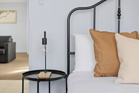 Modern Private Double Room - Central Spot At Liverpool - Shared Bathroom - Sunshine Coast Guide 3