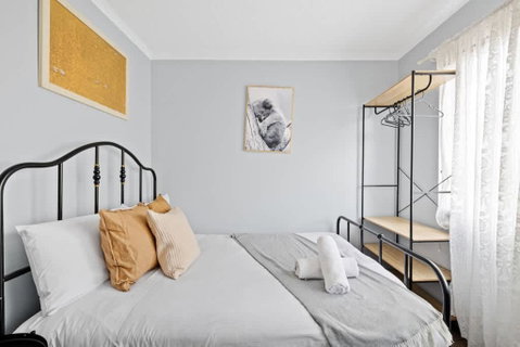 Modern Private Double Room - Central Spot At Liverpool - Shared Bathroom - Sunshine Coast Guide 2