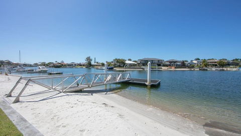 Moondance 1 - Sunshine Coast Guide 2