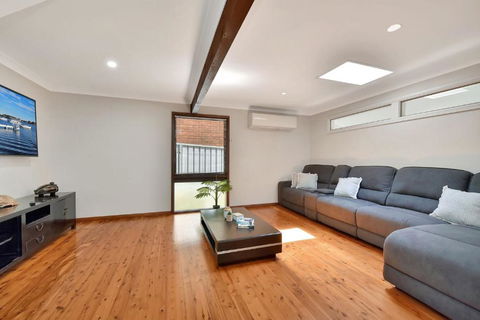 NEW PropertyBreezy Bayside Haven At Brightwaters - Sunshine Coast Guide 2