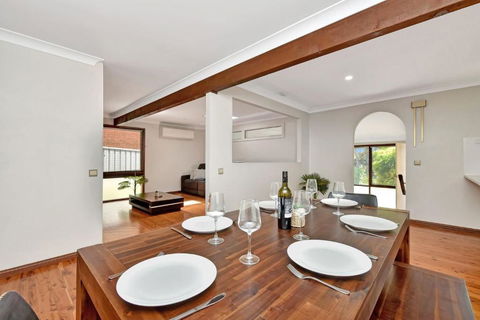 NEW PropertyBreezy Bayside Haven At Brightwaters - Sunshine Coast Guide 1