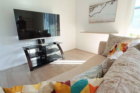 New And Cozy 2 Bedrooms Granny Flat With Aircon & Pool - Sunshine Coast Guide 1