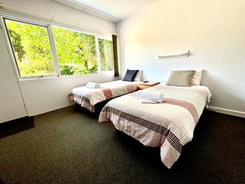 Mount Beauty Motor Inn - Sunshine Coast Guide 2