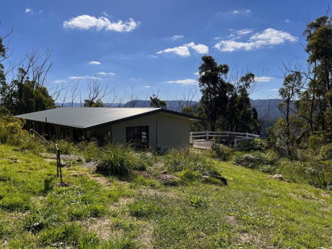 Mountain Tranquility - Sunshine Coast Guide 0