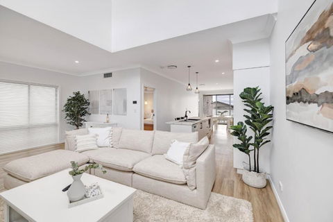MySpace On Market - Apartment 2 - Sunshine Coast Guide 1