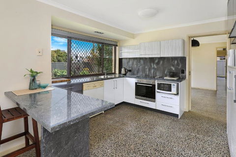 NAROO7- PRIME, CENTRE OF MOOLOOLABA LOCATION - Sunshine Coast Guide 1