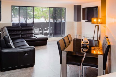 Nautilos On The Harbour - Sunshine Coast Guide 2