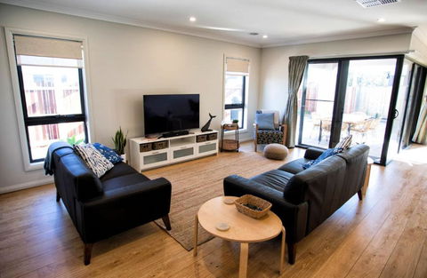 NAUTILUS - Sunshine Coast Guide 1