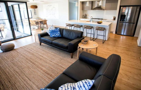 NAUTILUS - Sunshine Coast Guide 0