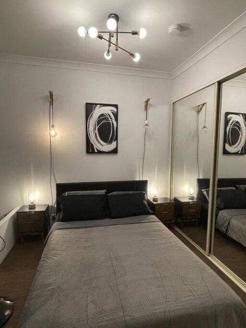 Neutral Bay Studio - Sunshine Coast Guide 1
