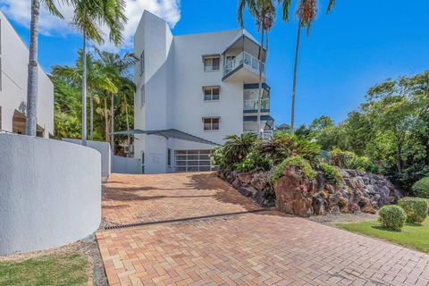 NEW! 2BR Whitsundays Oasis W/ Ocean Views - Sunshine Coast Guide 3