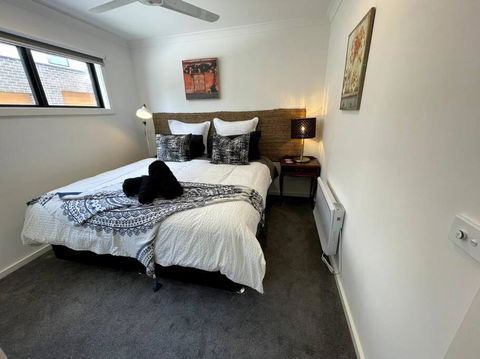 New & Adorable Unit Close To The Beach - Sunshine Coast Guide 0