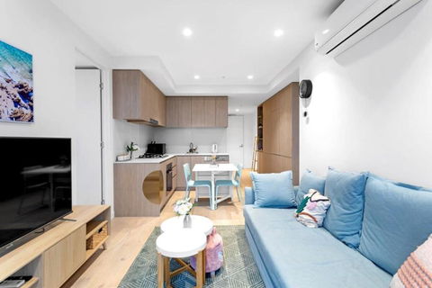 NEW Skyline View Luxury Apt Homey Heart Of ADL - Sunshine Coast Guide 1