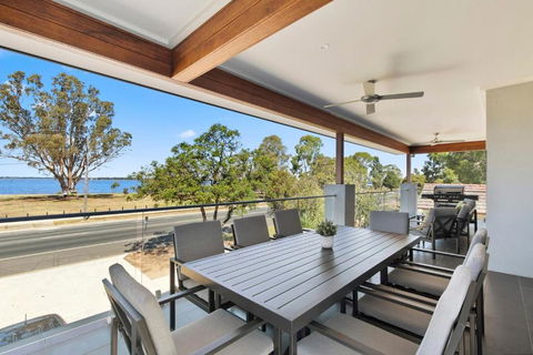 NEW - Sunrise Waters Holiday House - Sunshine Coast Guide 0